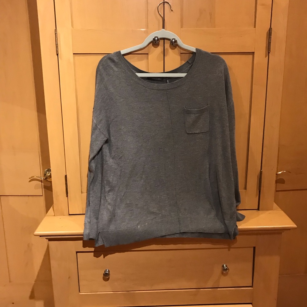 Cute gray sweater with pocket